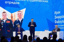Глава Минстроя России на выставке-форуме «Россия» пообщался с бойцами Российских студенческих отрядов