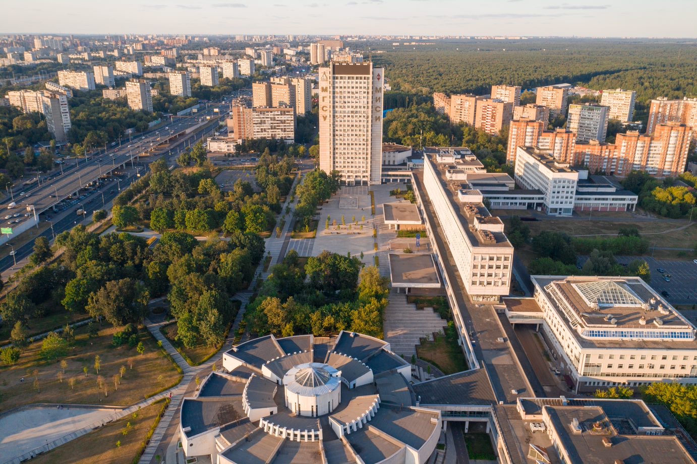 به دانشگاه تحقیقات ملی عمران مسکو خوش آمدید.