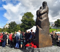 Ректор НИУ МГСУ Павел Акимов принял участие в открытии памятника ополченцам в парке Яуза